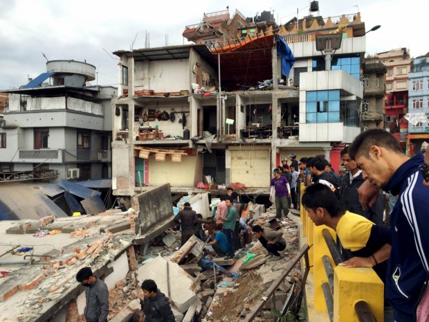 Nepal-terremoto-a-Kathmandu.-Edifici-crollati-centinaia-di-morti_6