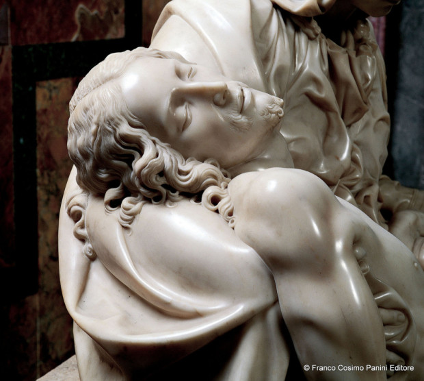 Michelangelo-Pietà-San-Pietro-in-Vaticano-9